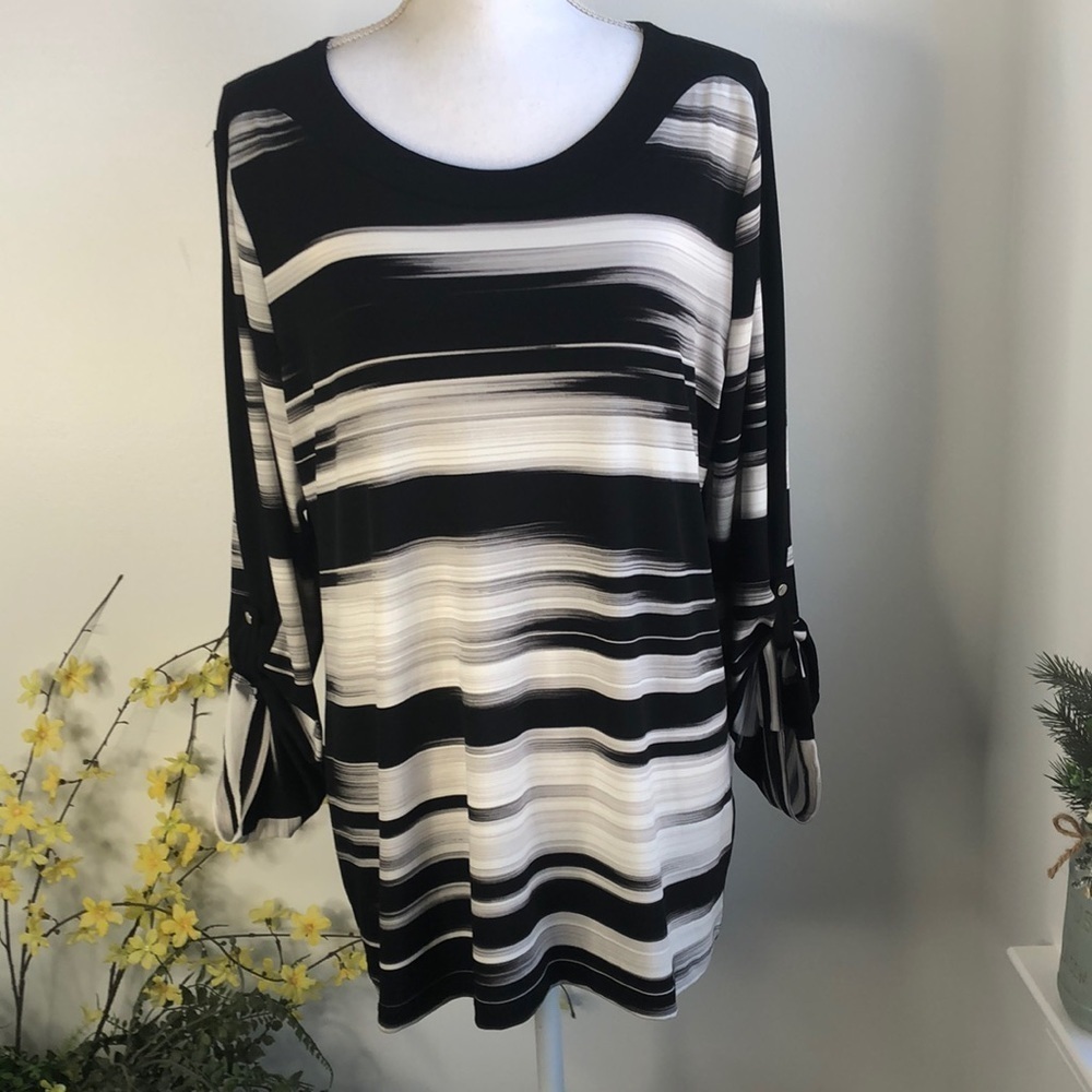 Chico’s black white abstract stripe tunic top - Picture 2 of 8